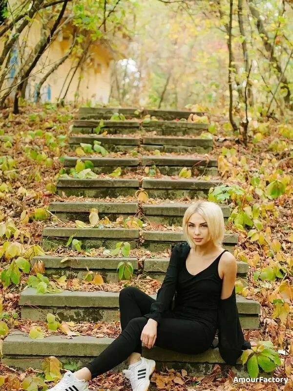 Olena Profile image 4