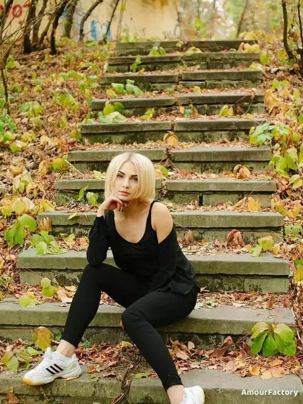 Olena Profile image 2