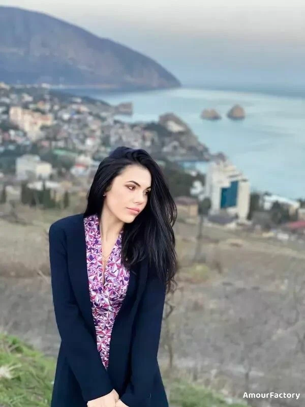 Kristina Profile image 2