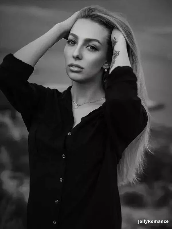 Veronica Profile image 3