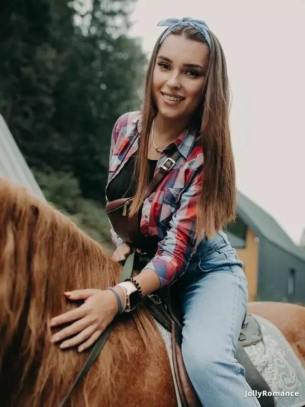 Liana Profile image 2