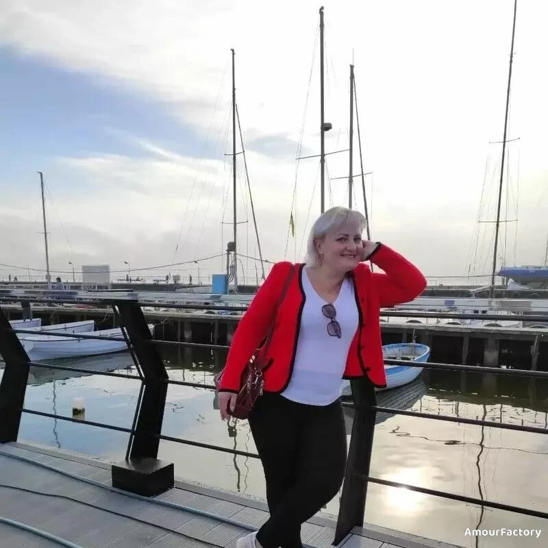 Elena Profile image 4