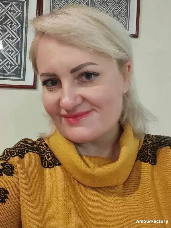 Elena Profile image 3