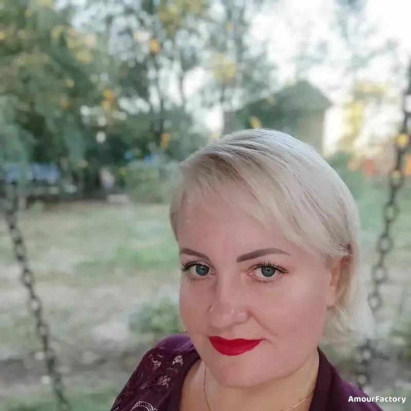 Elena Profile image 2