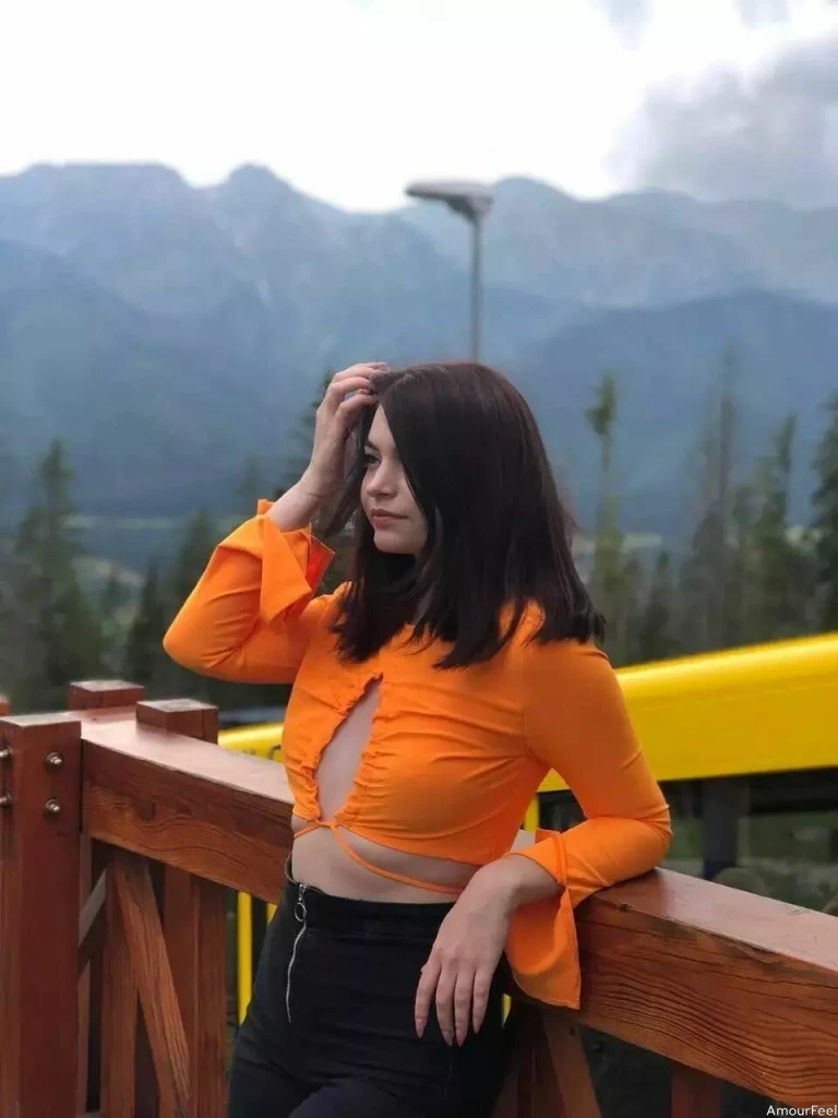 Karina Profile image 4