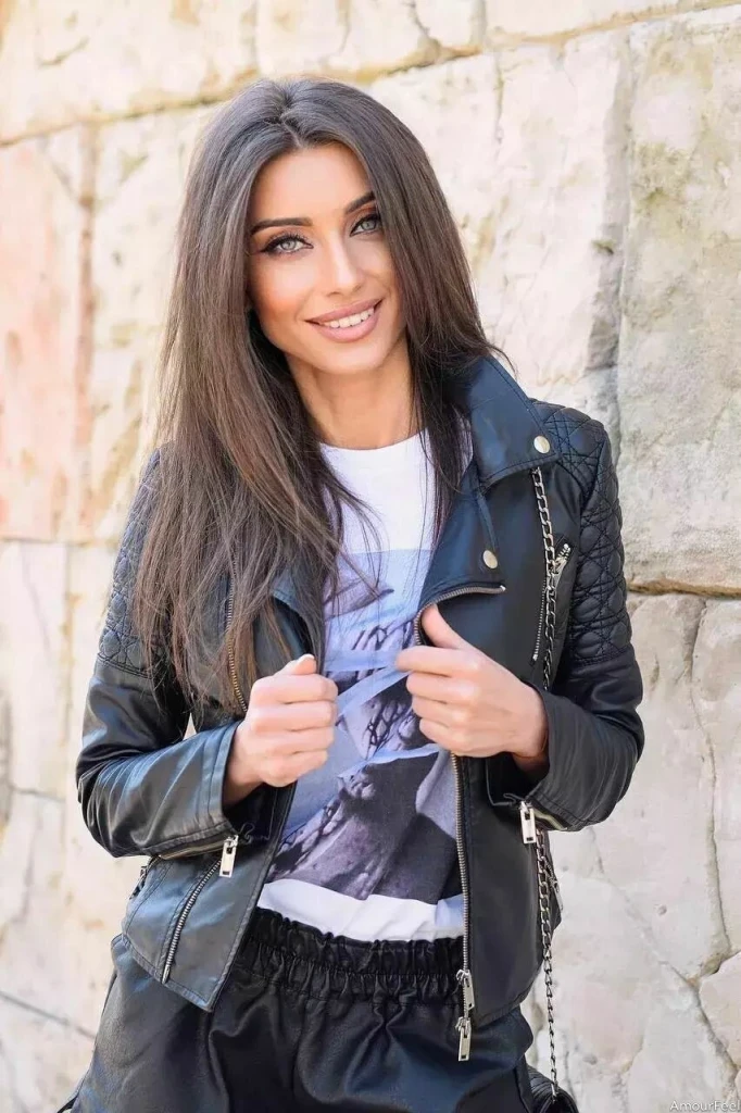 Veronika Profile image 3