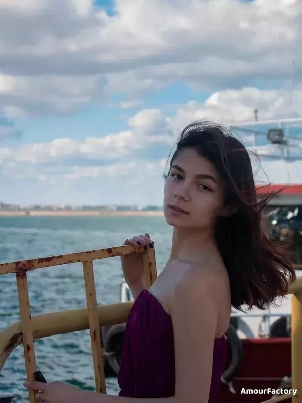 Oksana Profile image 4
