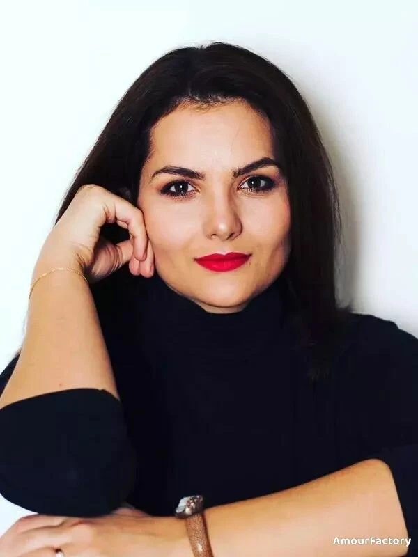 Alina Profile image 3