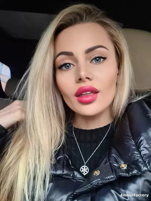 Julia Profile image 2