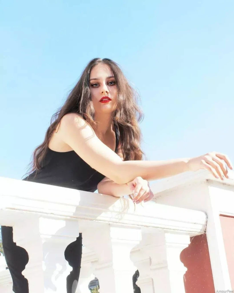 Anna Profile image 4