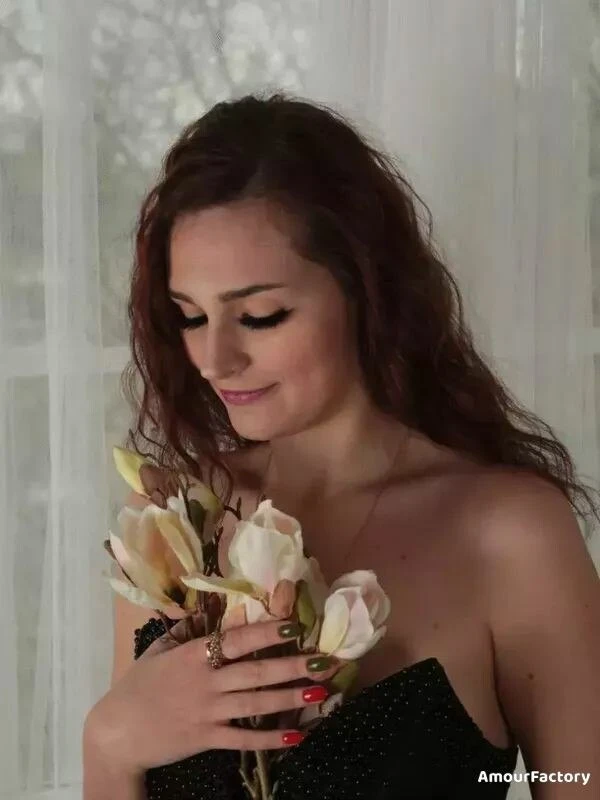 Yuliia Profile image 2