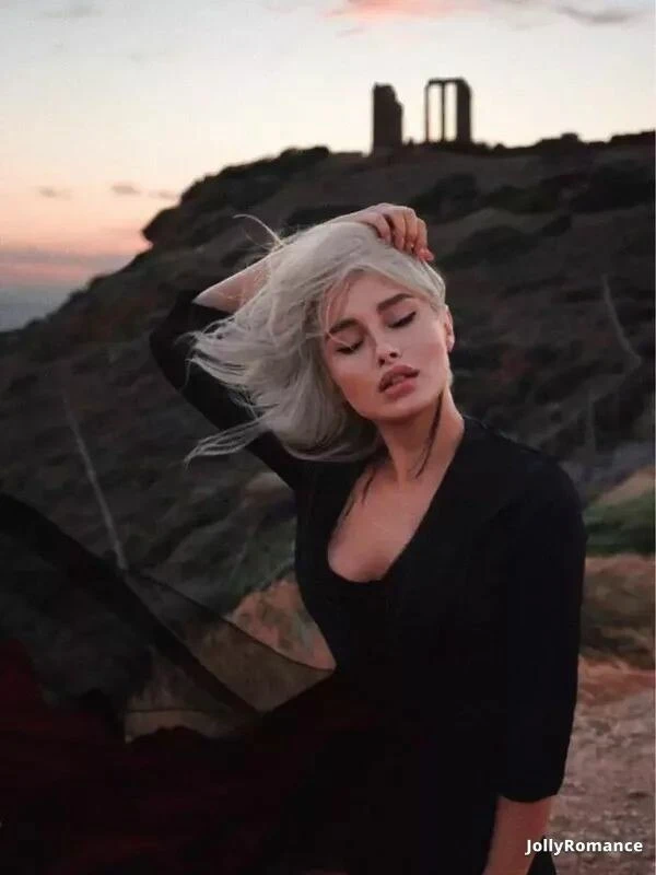 Karolina Profile image 4
