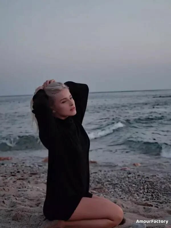 Karolina Profile image 2