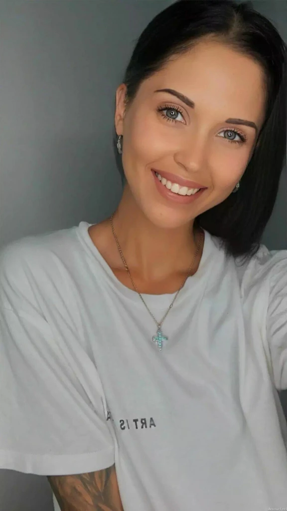 Arina Profile image 1