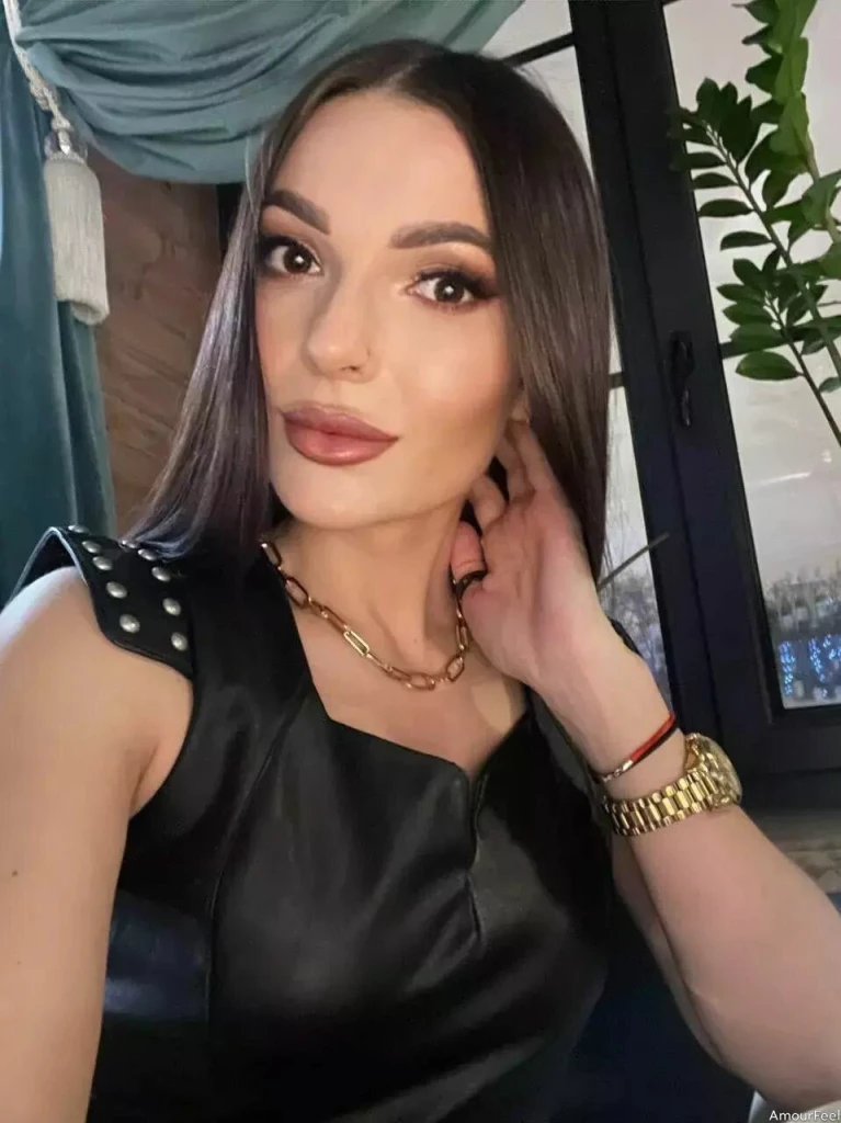 Alina Profile image 2