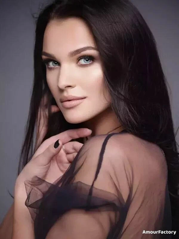 Alina Profile image 4