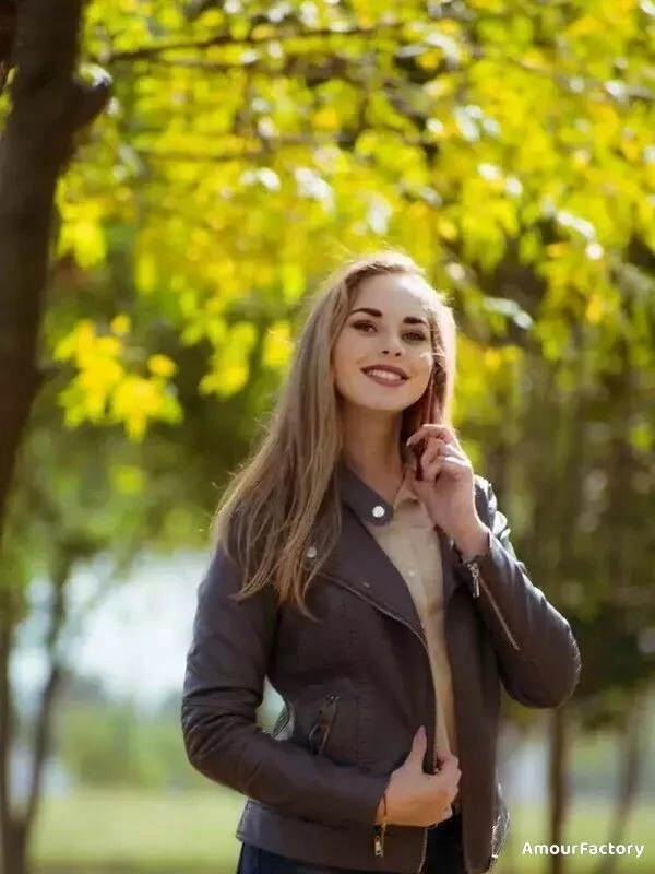 Elena Profile image 2