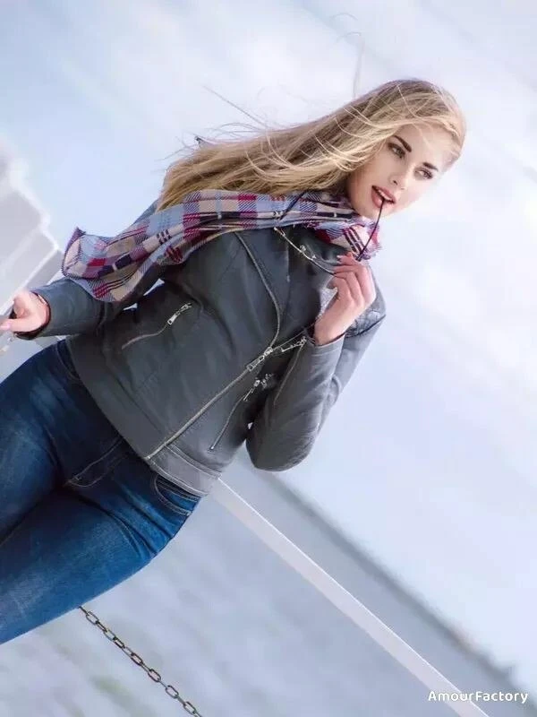 Elena Profile image 3