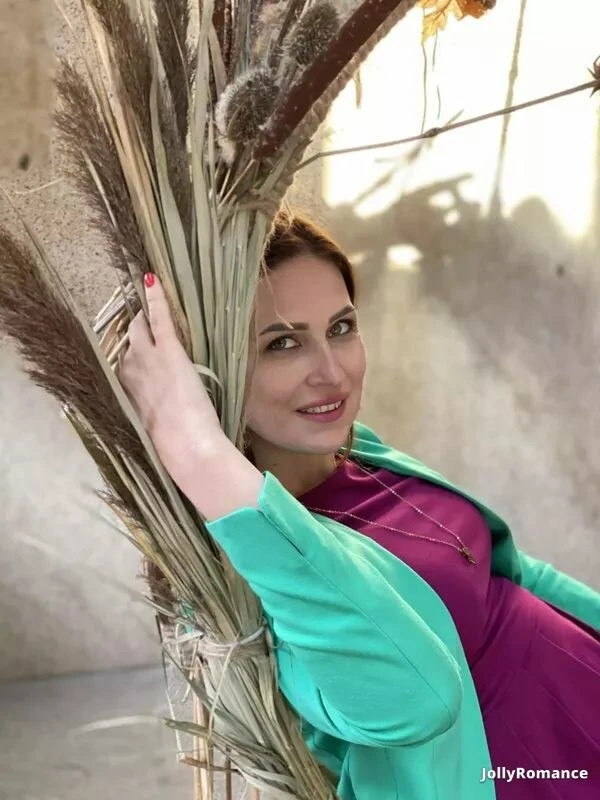 Julia Profile image 3