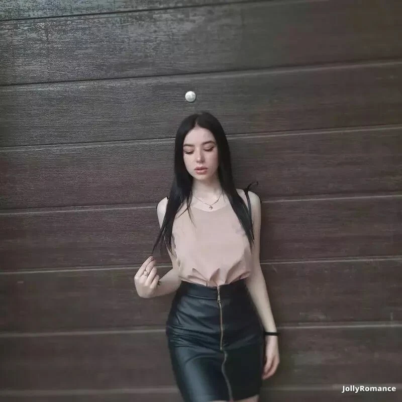 Julia Profile image 3
