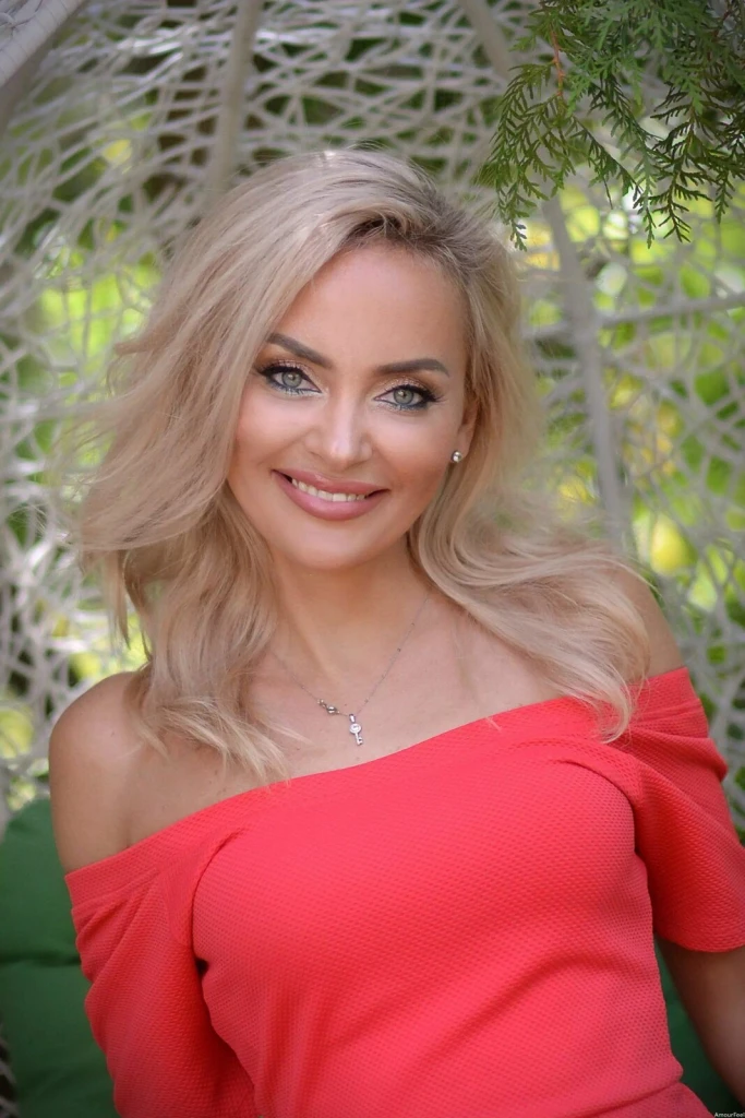 Oksana Profile image 2
