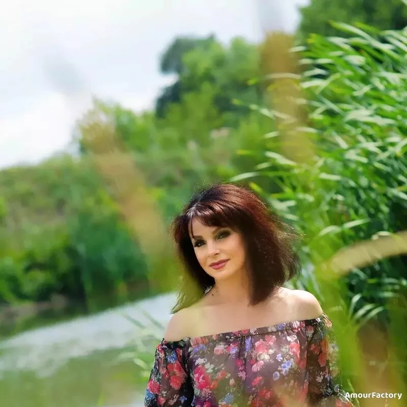 Nina Profile image 2