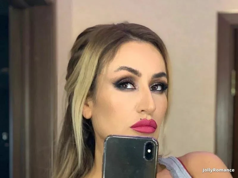 Anna Profile image 1