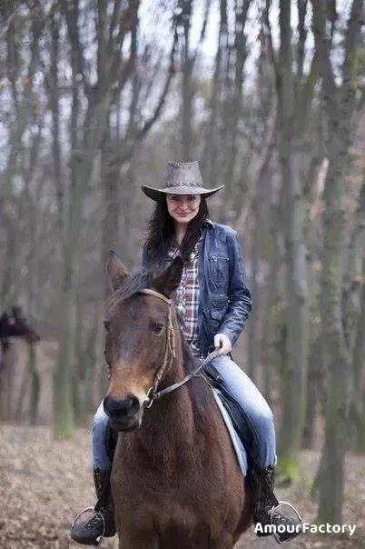 Julia Profile image 2