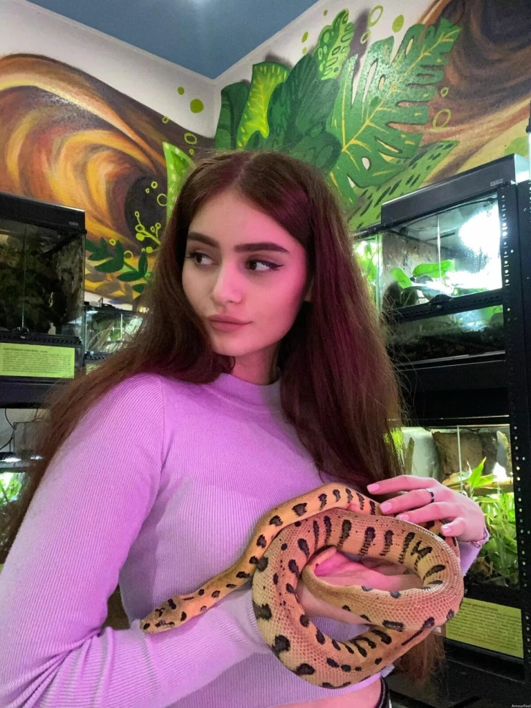 Larysa Profile image 4