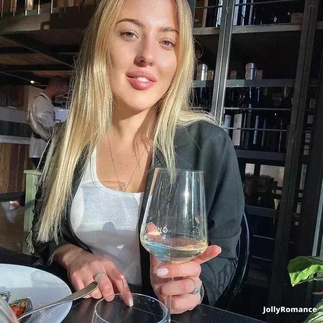 Aliona Profile image 3