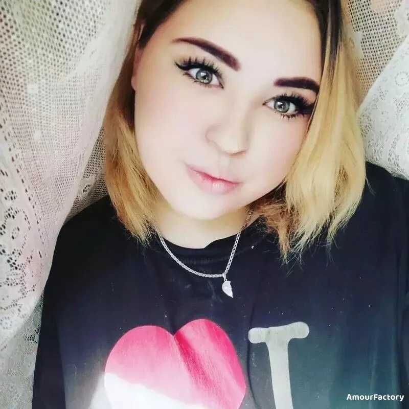 Julia Profile image 1