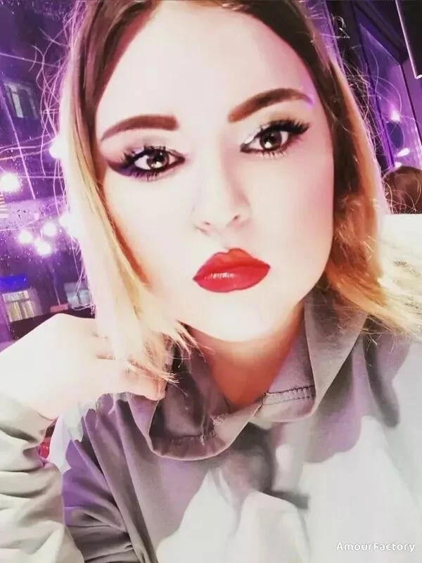 Julia Profile image 3