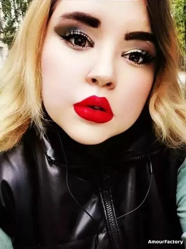 Julia Profile image 4
