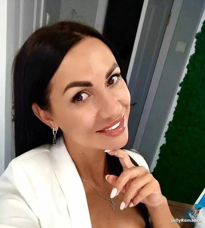 Elena Profile image 1