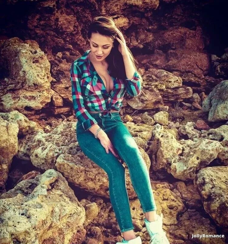 Elena Profile image 2