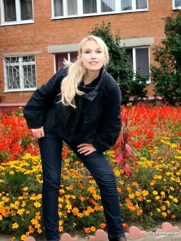 Yarina Profile image 1