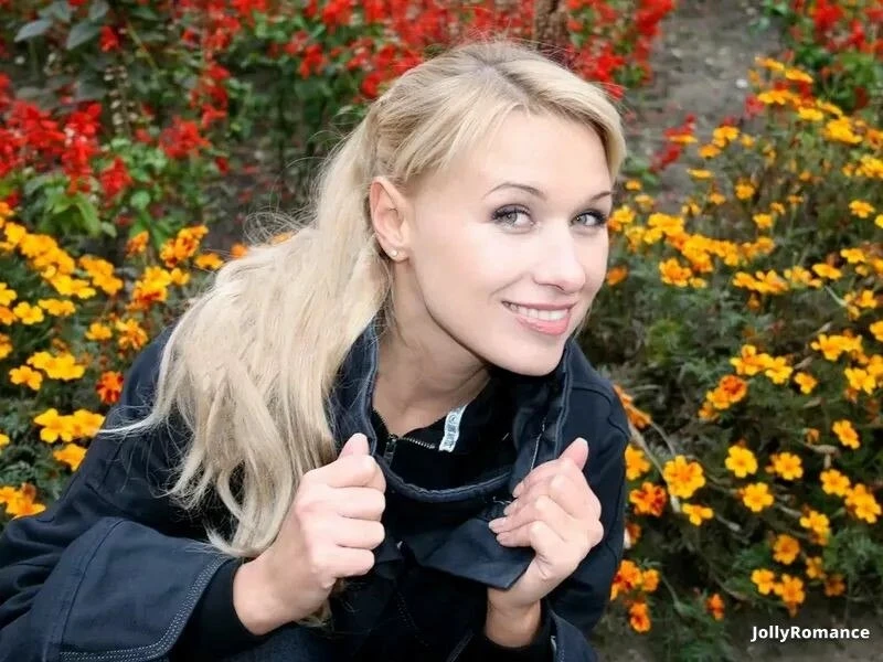 Yarina Profile image 2