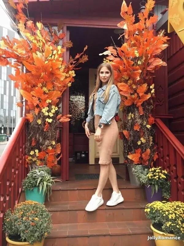 Elena Profile image 2