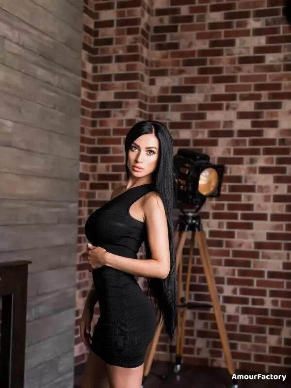 Alina Profile image 4