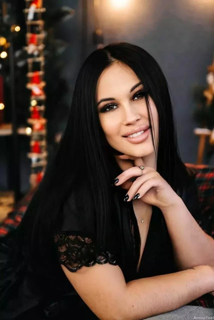 Elena Profile image 3