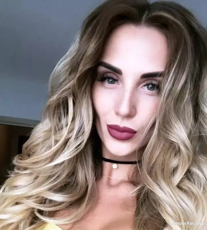 Veronica Profile image 2