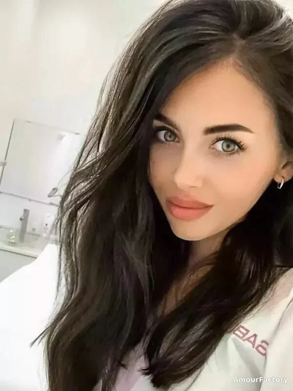 Karina Profile image 3