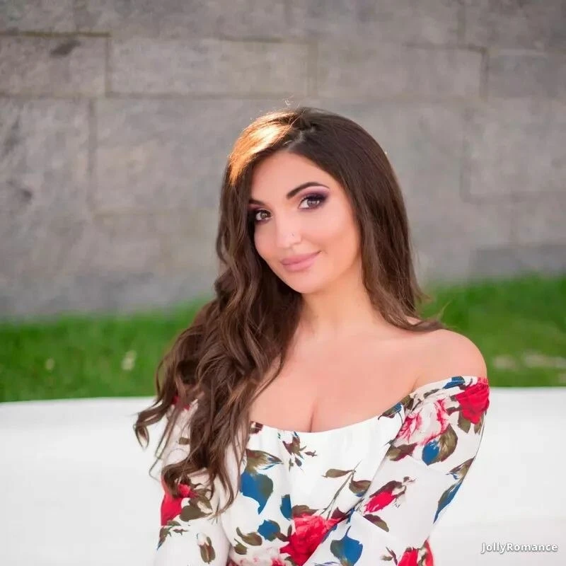 Olena Profile image 3