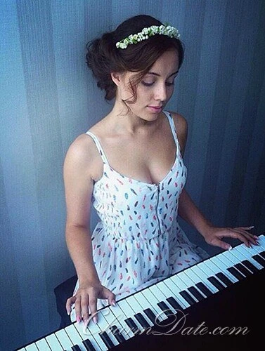 Anna Profile image 2